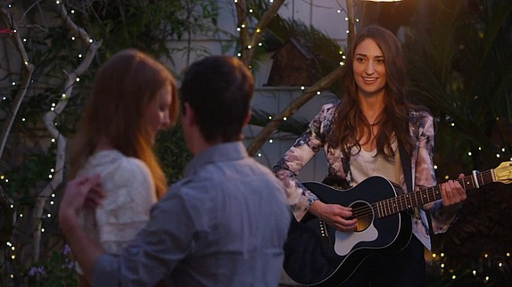 Sara Bareilles dans le clip "I Choose You"