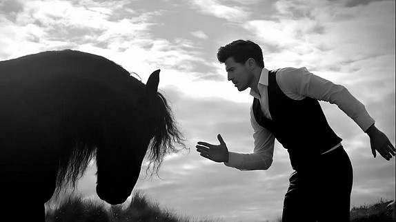 Vincent Niclo joue les "Cavaliers"