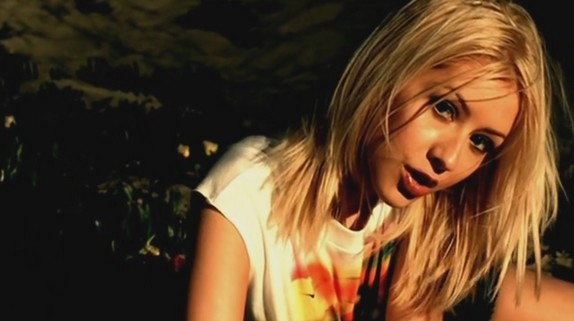 C. Aguilera : "Genie in a Bottle" fête ses 15 ans