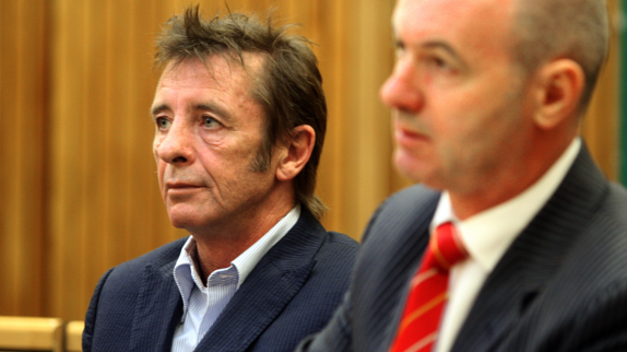 AC/DC : le batteur poursuivi par la justice
