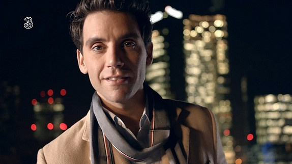 Mika dans une pub italienne pour l'iPhone 6