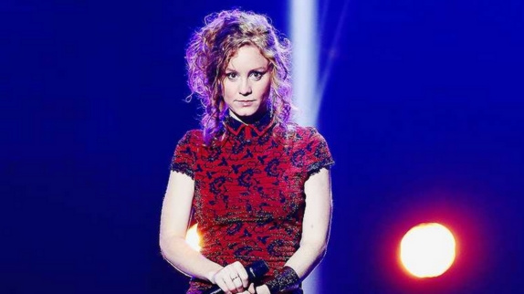 Emji ("Nouvelle Star") critique "The Voice"