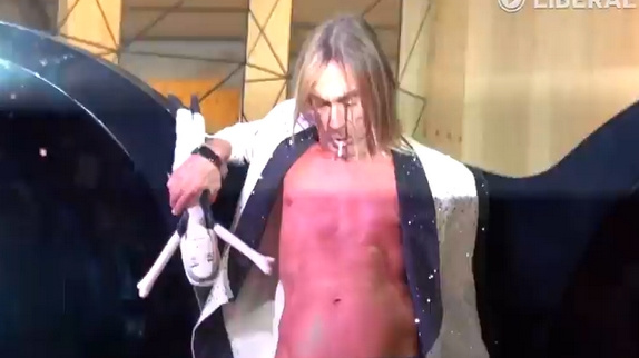 Iggy Pop pète un plomb lors d'une soirée (VIDEO)