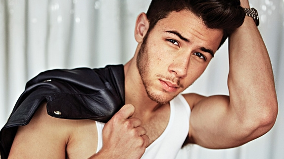 Gay Pride : Nick Jonas remplace Iggy Azalea
