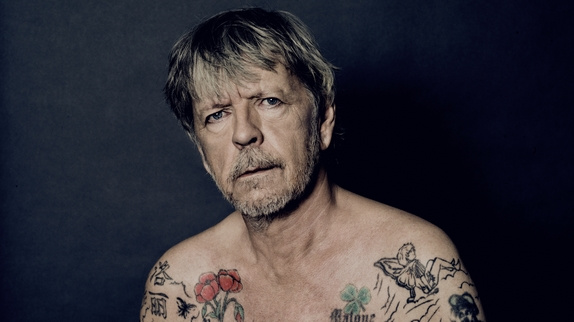 Renaud "bouleversé" par les ventes de son album