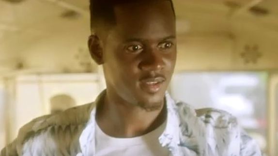 Black M invite Anne Rouma­noff dans son clip