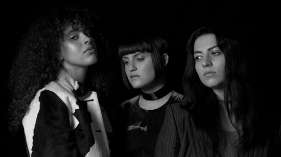 MUNA : 3 titres pour découvrir le trio phénomène