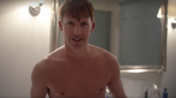 James Blunt nu pour son grand retour