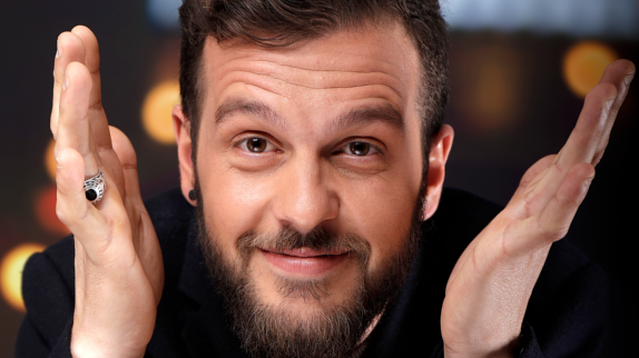 Claudio Capéo dévoile "Ta main"