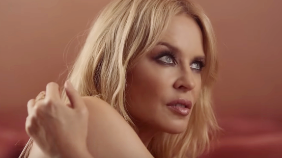 Kylie Minogue dévoile son nouveau clip