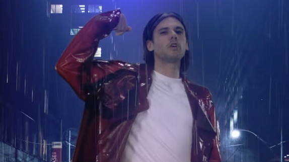 Orelsan ne manque pas de "Discipline" : le clip