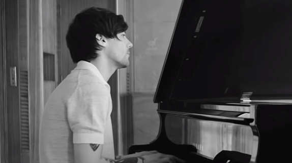 Louis Tomlinson en deuil dans "Two of Us"