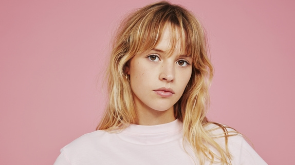 Angèle : un million de ventes pour "Brol"