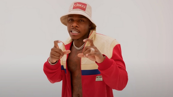 DaBaby enchaîne avec le clip de "Peephole"