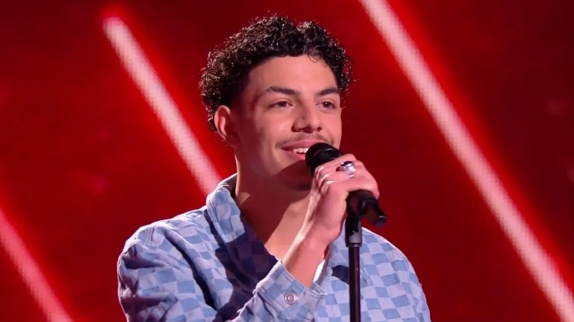 Loris se lance après "The Voice" : le clip