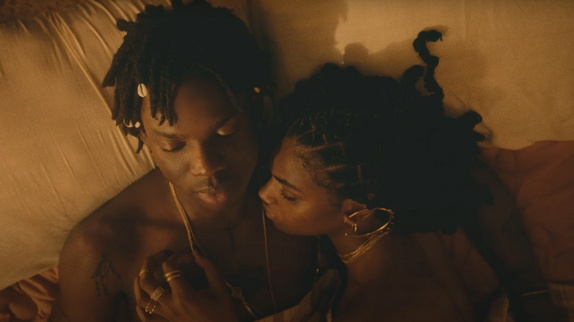Rema est "Dirty" dans son nouveau clip