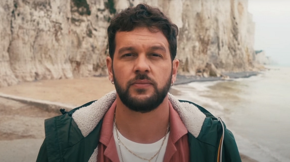 Claudio Capéo fait le "Tour de France" : le clip