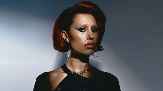 RAYE : le clip de son tube "Escapism"