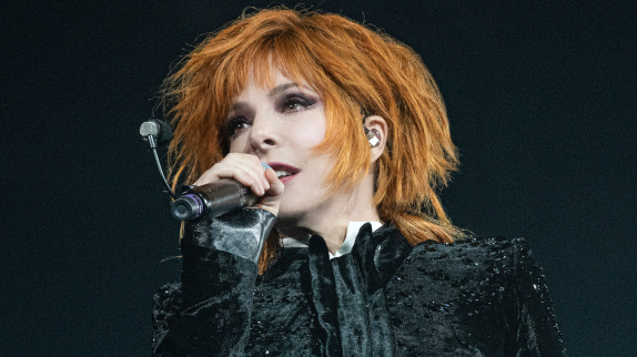 Mylène Farmer : pourquoi pleure-t-elle ?