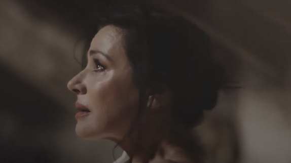 Tina Arena intense sur "Love Saves" : le clip