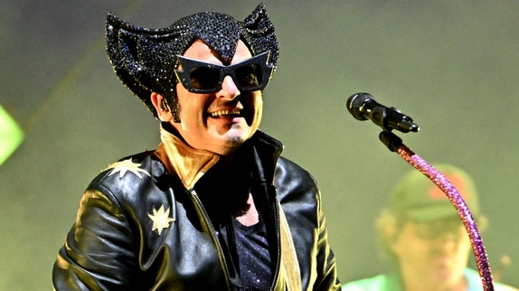 -M- va avoir sa statue de cire à Grévin