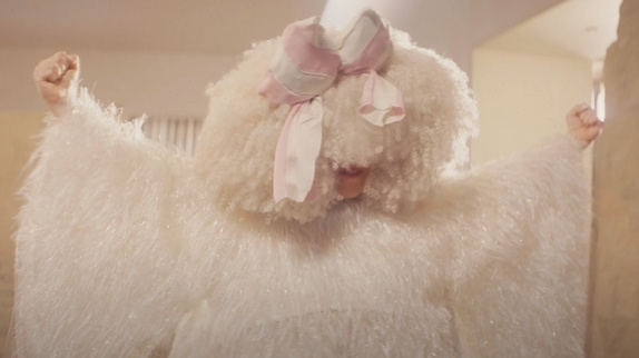 Sia de retour avec "Gimme Love" : le clip !