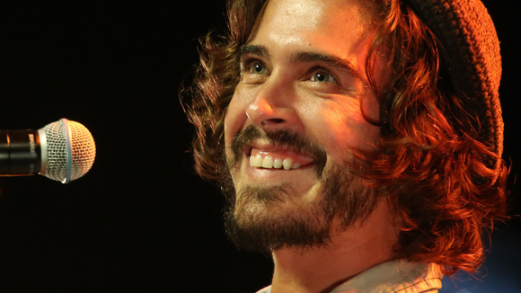 Flo Delavega revient avec cette reprise d'Alain Souchon