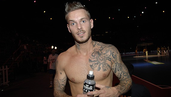 M. Pokora s'attaque au "Roi Lion"