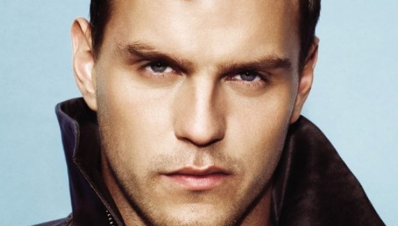 M. Raymond-Barker : son album en février 2012