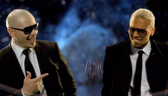 Radio/TV : Chris Brown et Pitbull sont leaders