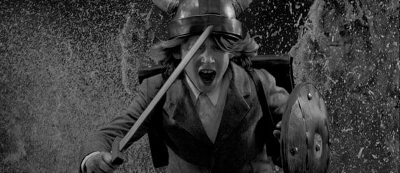 Découvrez le nouveau clip de Woodkid