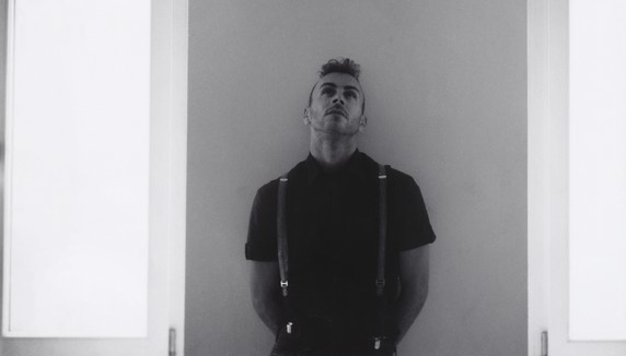 Asaf Avidan lance "Love It or Leave It" en radio