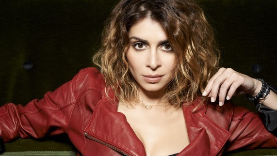 Julie Zenatti signe chez Capitol France