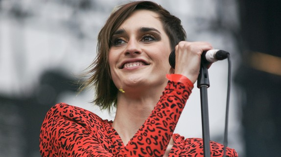Yelle fait de l'arithmétique avec "A+B=C"