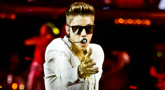 Attaqué, Justin Bieber interrompt son concert