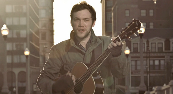 Phillip Phillips de retour avec "Raging Fire"