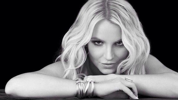 Britney Spears et Sia chantent "Passenger"