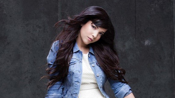 Top Internautes : Indila s'impose, Pitbull débarque