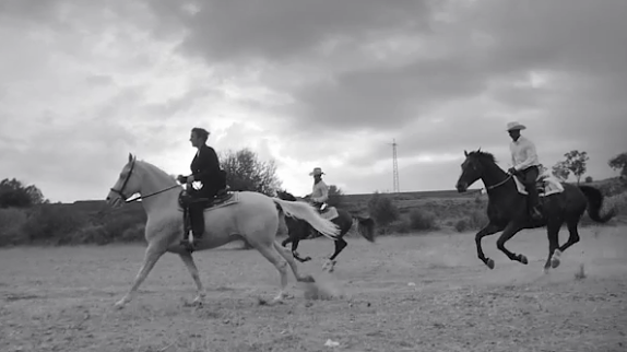James Blunt au Far West pour son nouveau clip