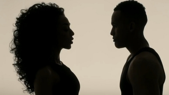 Zayra revient avec le clip sexy "Up and Down"