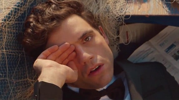 Mika dévoile le clip "Staring At the Sun"