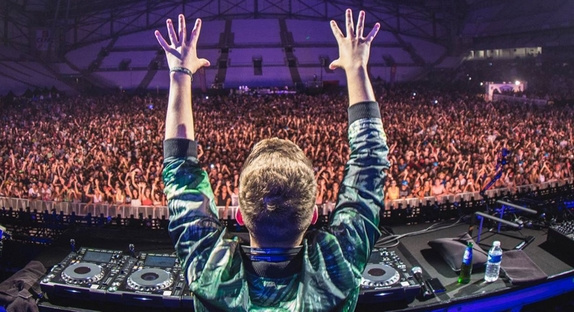 Felix Jaehn enchaîne avec "Book Of Love"