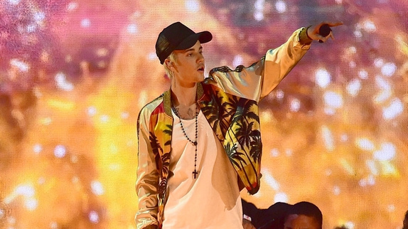 Justin Bieber pris en flagrant délit de playback