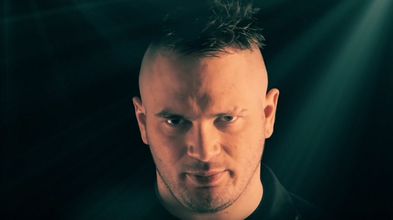 Jul : 200.000 ventes et un nouveau clip