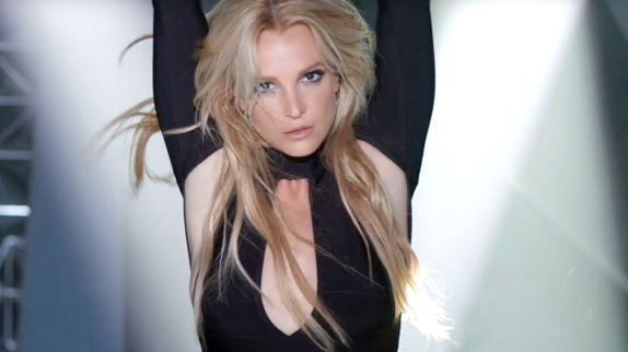 Britney Spears en mode dancefloor sur "Clumsy"