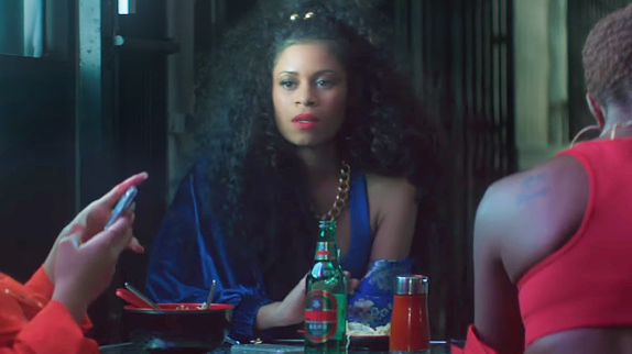 AlunaGeorge dévoile le clip "Not Above Love"