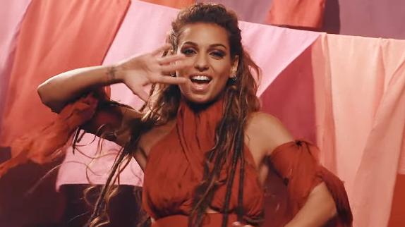 Tal : le clip sublime "Des fleurs et des flammes"