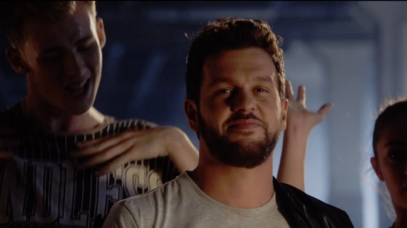 Claudio Capéo : le clip de "Ta main"