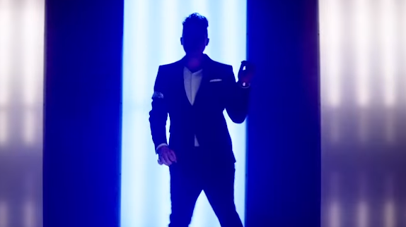 John Newman à la fête avec "Feelings"