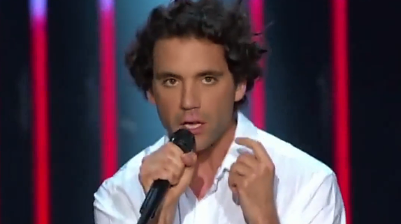 Mika chante "Ice Cream" en live
